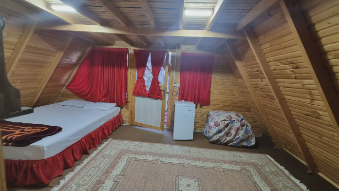 ویلا سوئیسی درفک (باغ ریحان)