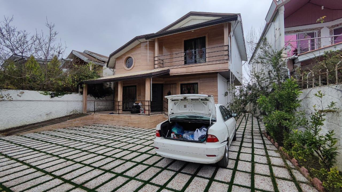 حیاط ویلای سه خوابه در چمستان