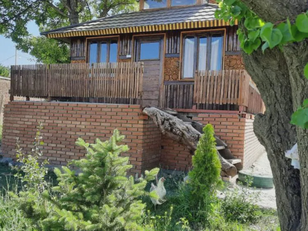 کلبه چوبی انگوران