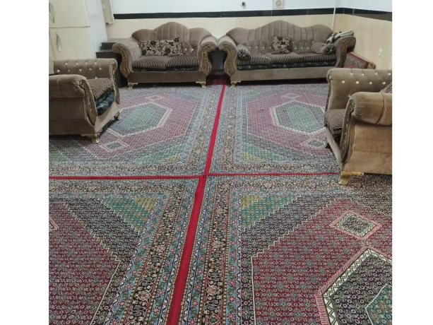 اتاق پذیرایی اقامتگاه دو خوابه مبله نزدیک به دریاچه و بازار