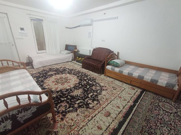 اقامتگاه بومگردی راگه رفسنجان سوئیت سه تخته اکبری