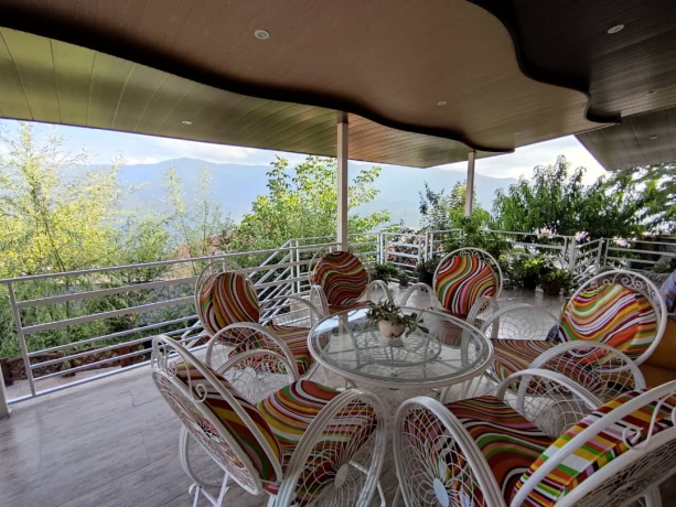 تراس ویلای جنگلی امیر