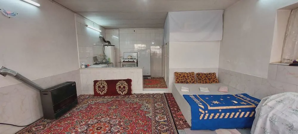 سوئیت عطار نزدیک به مقبره خیام