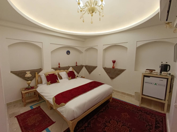 اقامتگاه سنتی عمارت شمسه سوئیت دو خوابه سه تخته طلوع