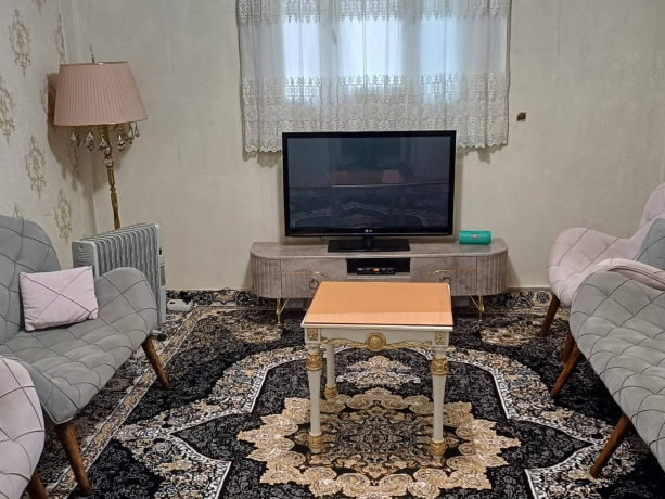 اتاق پذیرایی آپارتمان نوساز تک خواب خوش