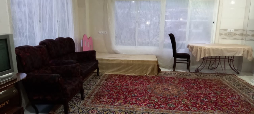 اتاق پذیرایی اقامتگاه با چشم انداز جنگل گلستان، واحد 3
