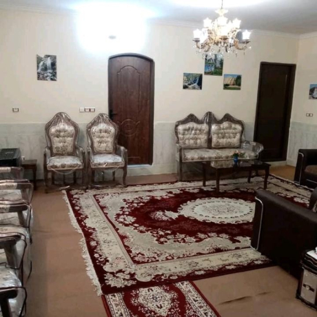 پذیرایی واحد دربست دو خوابه با حیاط دلباز