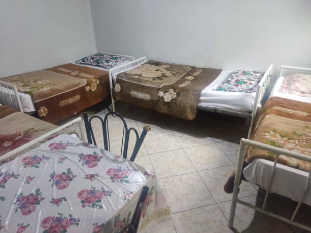 مهمانسرا بهارستان تبریز اتاق چهار تخته بدون سرویس بهداشتی و حمام اختصاصی