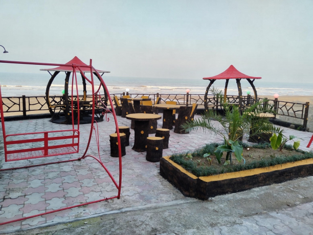 حیاط مجموعه حیاط مجموعه