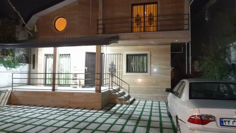 حیاط ویلای سه خوابه در چمستان