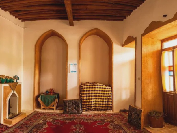 ویلا نی چشمه(اتاق سه دری با سرویس اختصاصی)