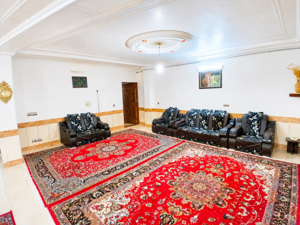 اتاق پذیرایی واحد دوخوابه تمیز در شاهرود