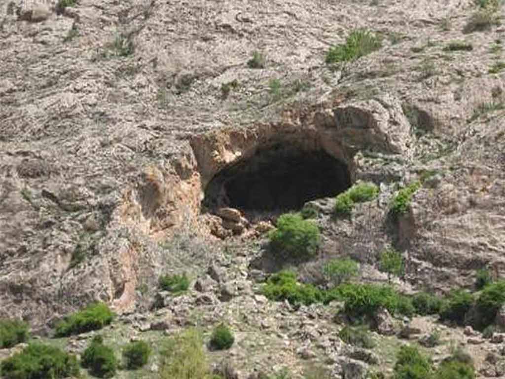 پناهگاه سنگی گیلارکش