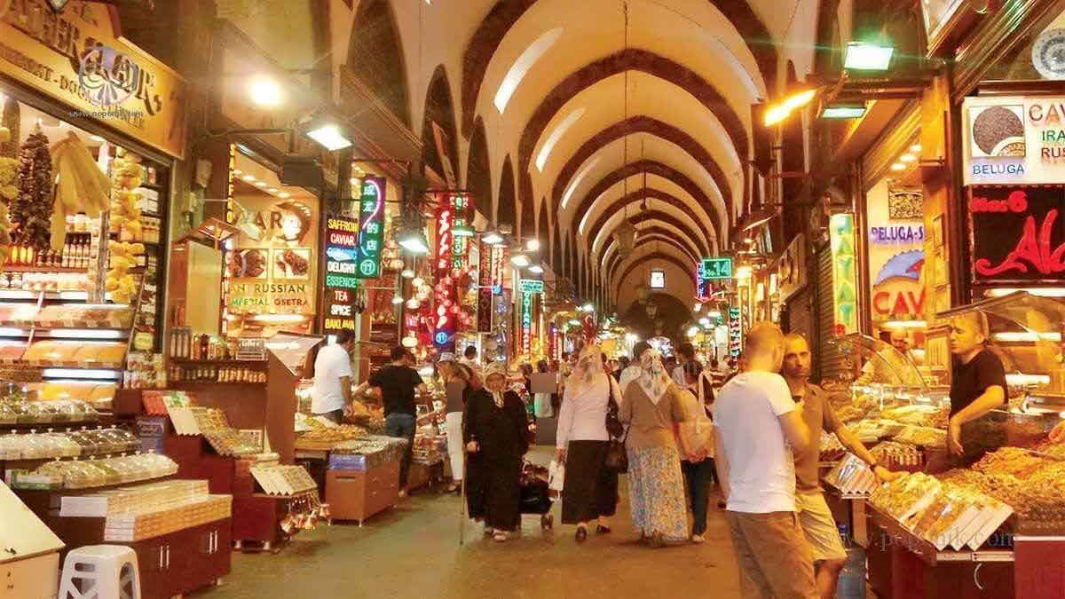 بازار ادویه استانبول؛ تجربهای از رنگ و عطر