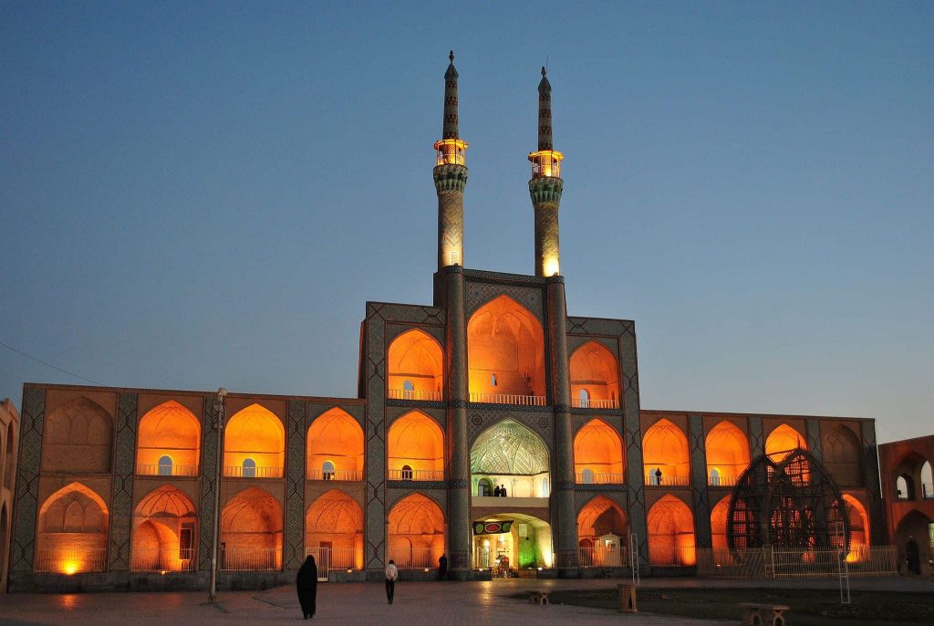 میدان امیرچخماق یزد از دیدنی های یزد در سفر به یزد