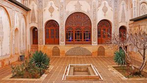معرفی خانه های تاریخی کاشان؛ جاذبه‌های معماری سنتی این شهر زیبا