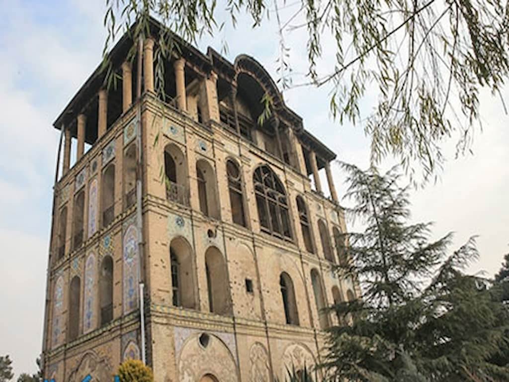 کاخ سلطنتآباد یادگاری از دوران قاجار