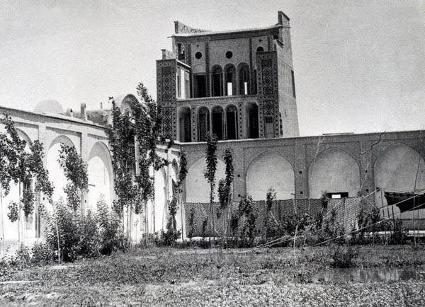 راهنمای سفر به اراک، از گیوه‌دوزی تا گلیم‌بافی