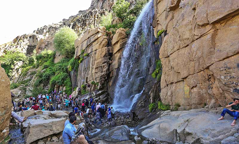 آبشار گنجنامه آبشار گنجنامه