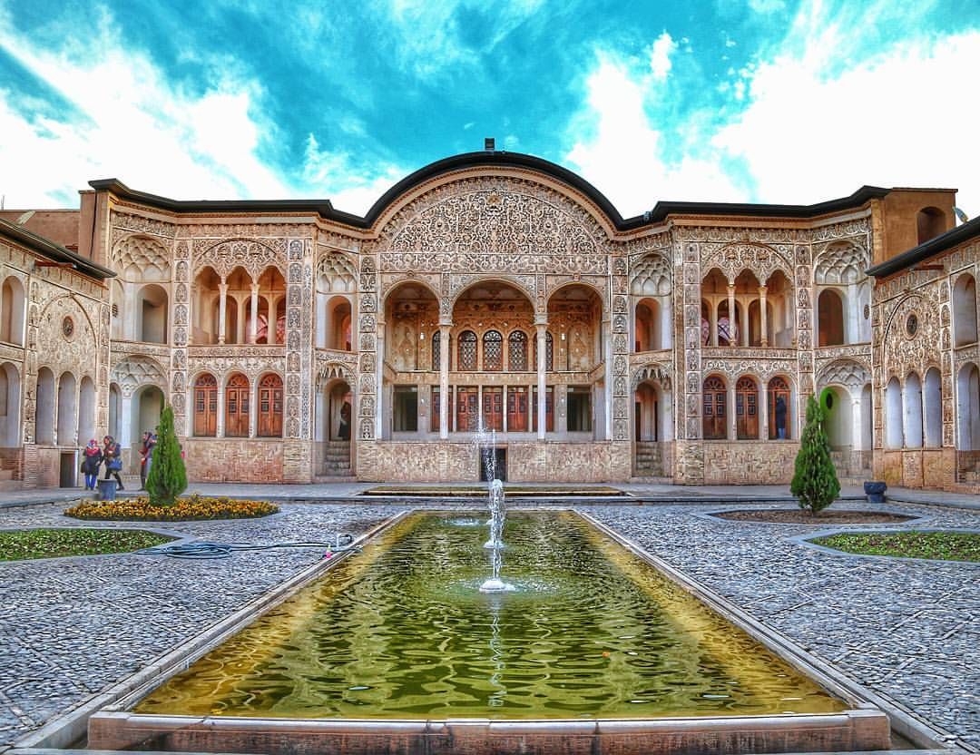 خانه طباطبایی ها 