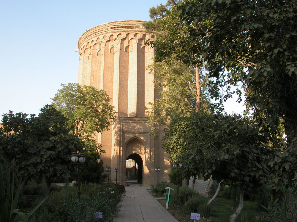 آرامگاه طغرل سلجوقی