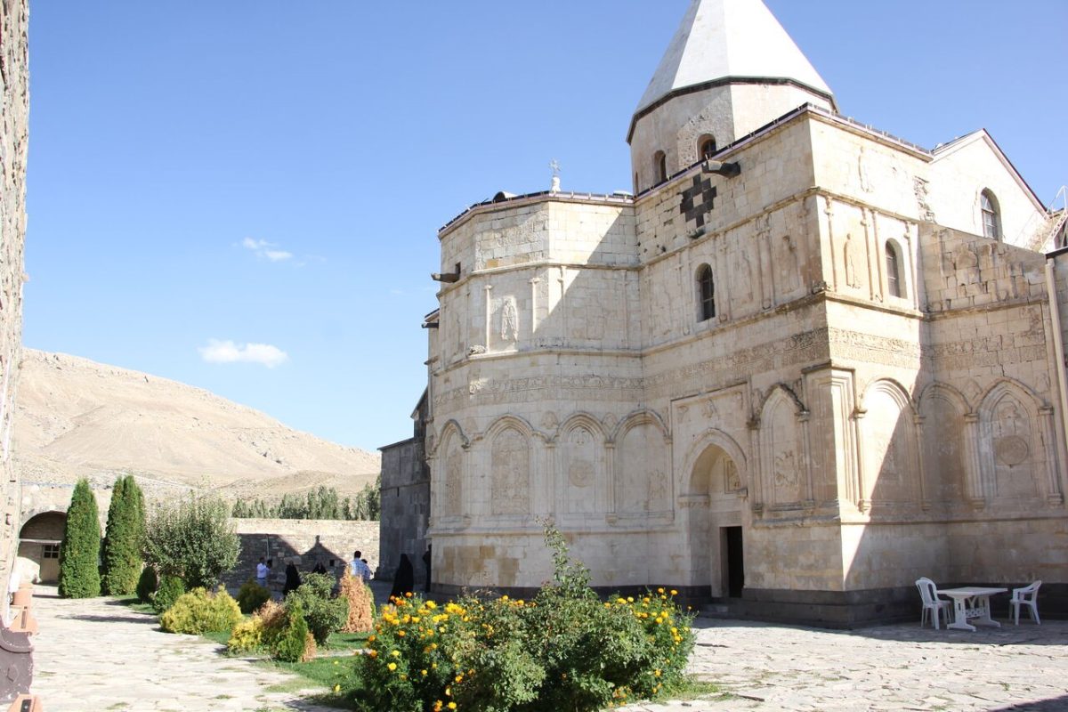 قره کلیسا آذربایجان غربی، کلیسای ارمنی‌ها