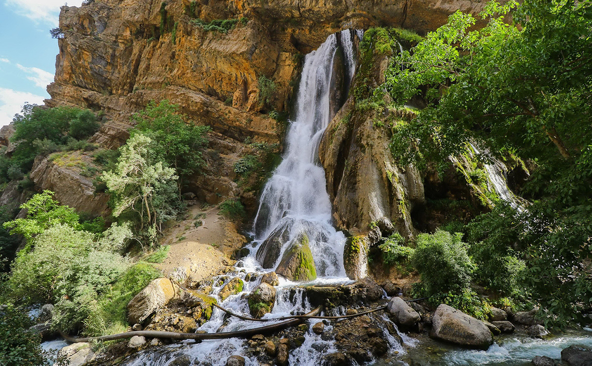 آبشار آب سفید کجاست؟