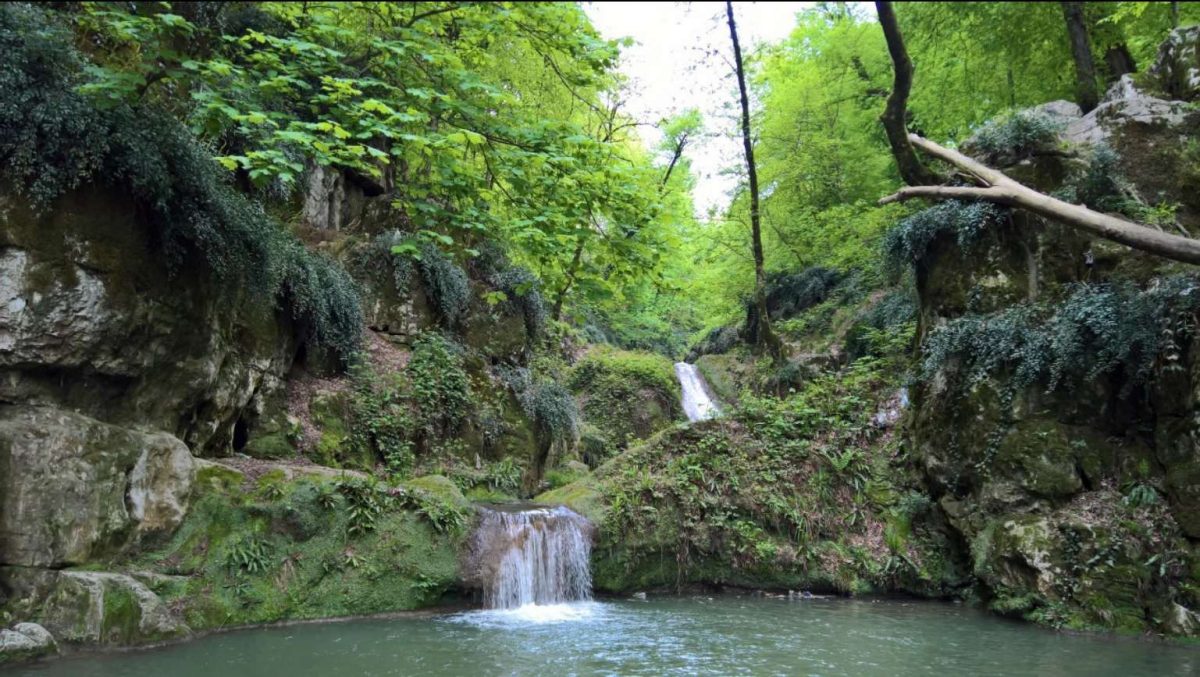 آبشار لوه آبشار لوه