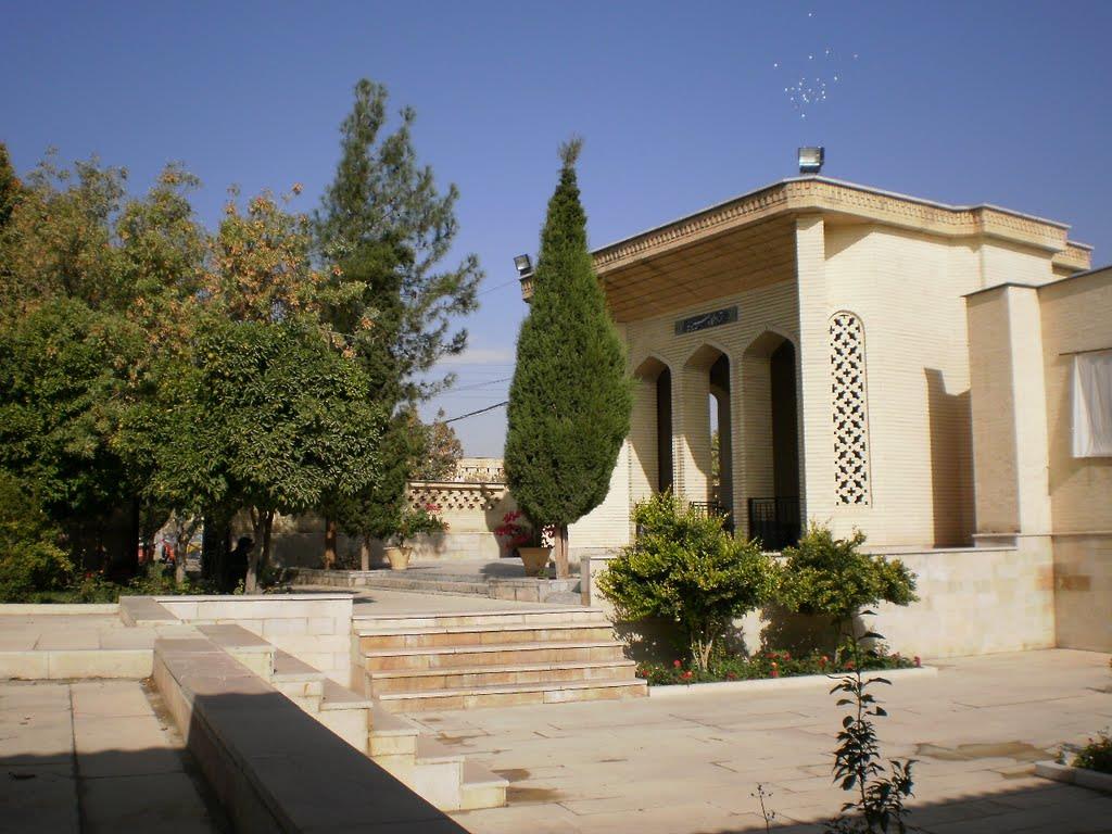 آرامگاه سیبویه آرامگاه سیبویه