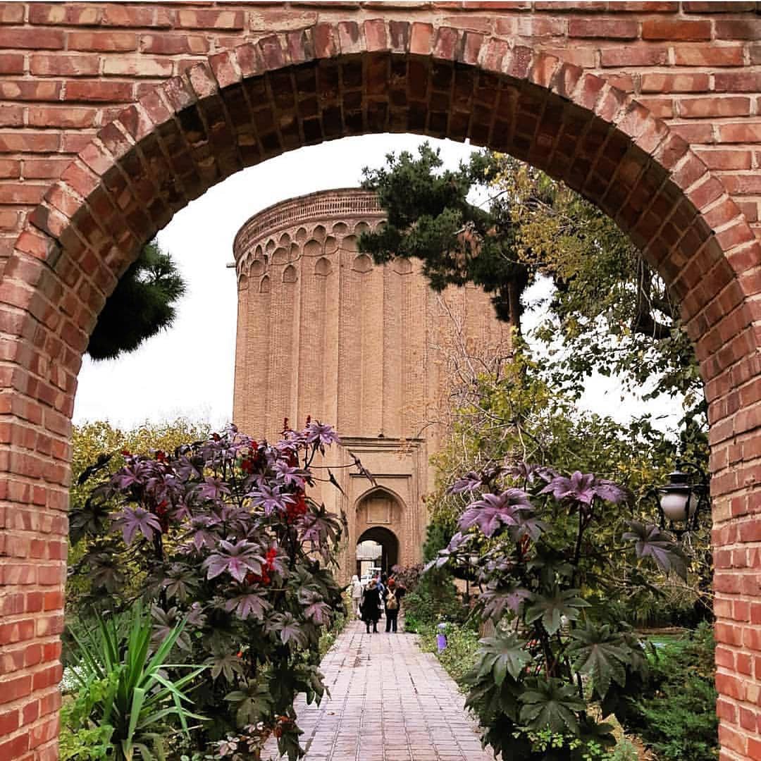 برج طغرل کجاست؟