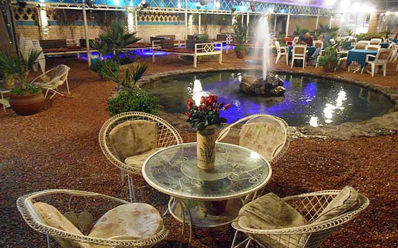 باغ رستوران بید سبز باغ رستوران بید سبز
