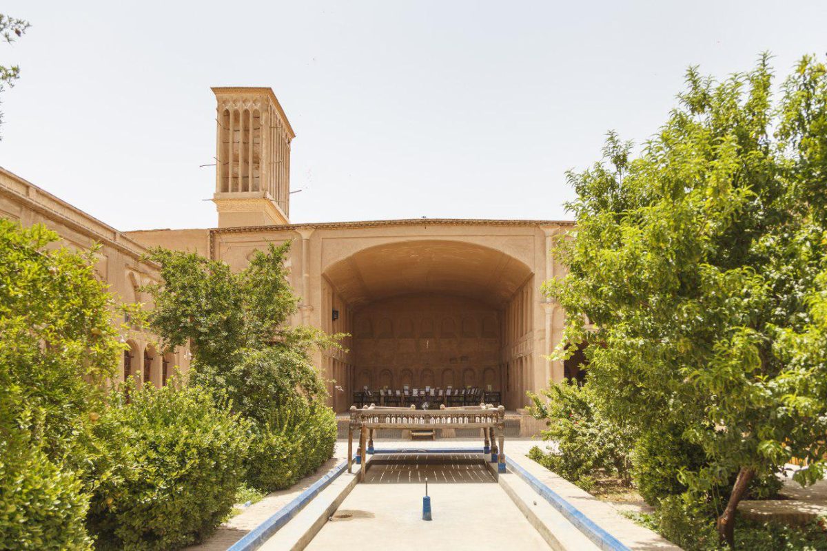حیاط اصلی حیاط اصلی