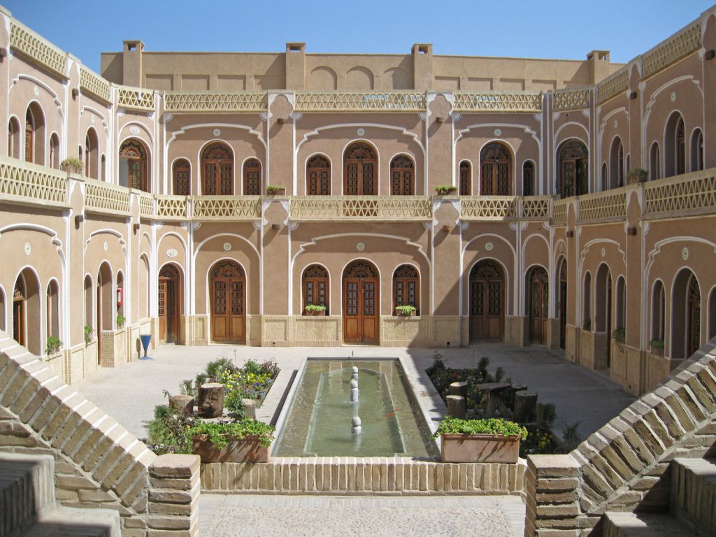 حیاط میانی حیاط میانی