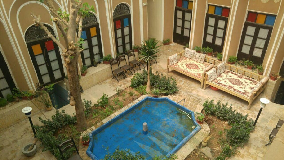 حیاط کوچک خانه حیاط کوچک خانه