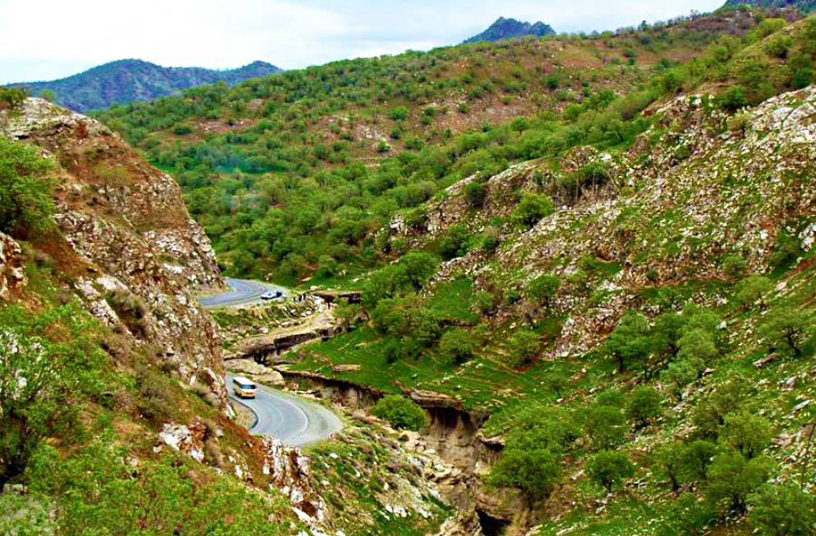 طبیعت سرسبز تنگه رازیانه