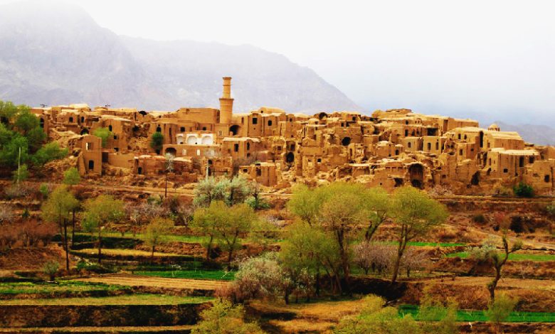 منارجنبان خرانق اردکان از دیدنی های اطراف یزد در سفر به یزد