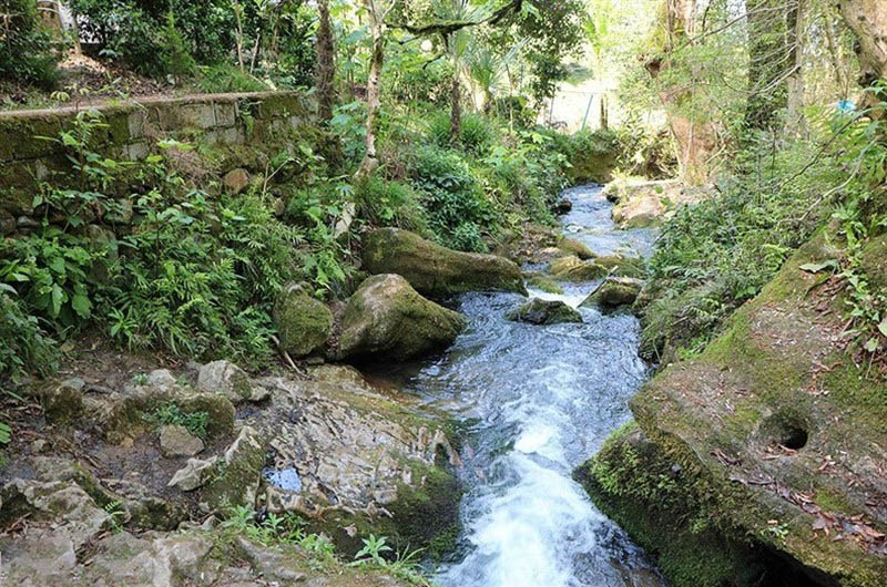 چشمه دمکش چشمه دمکش