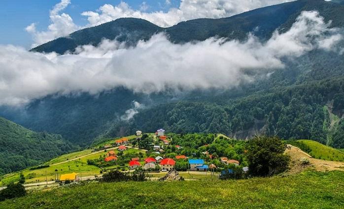 راهنمای مقایسه و انتخاب بهترین ویلا در رامسر؛ داخل شهر، کنار ساحل یا در ارتفاعات؟